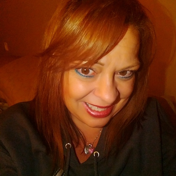 Meet your Posher, Melissa - Picture 3 of 6